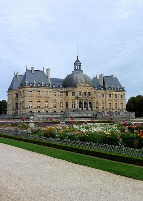 Chateau de Vaux le Vicomte Chateau House, Vaux Le Vicomte, Boarding House, European Architecture, Chateau France, French Chateau, Classical Architecture, Maine House, Wizarding World