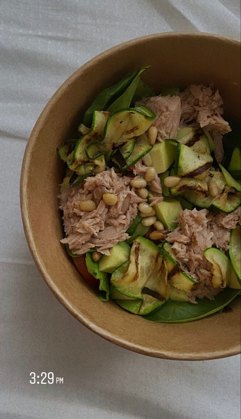 #tuna #salad #estetica #aesthetic #cooking Tuna Salad Aesthetic, Tuna Salad Ideas, Tuna Aesthetic, Salads Aesthetic, Tuna Salad Healthy, Aesthetic Salad, Meals Aesthetic, Salad Aesthetic, Aesthetic Cooking