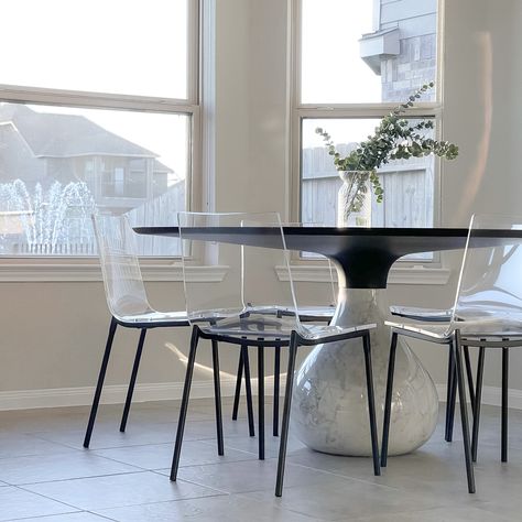 Clear Chair Decor, Clear Kitchen Table, Clear Acrylic Chairs, Clear Chairs Dining Room, Acrylic Chairs Dining Room, Acrylic Chair Decor, Ikea Clear Chair, Ghost Chair Dining Room, Clear Dining Table