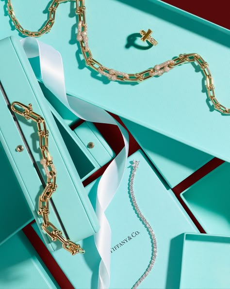 Tiffany & Co / Marie Claire Arabia Dec issue 2022 on Behance Tiffany And Co New York, Jewelry Shop Aesthetic, Tiffany & Co, Jewellery Shots, Tiffany Watch, Tiffany Watches, Townhouse Exterior, Tiffany And Co Jewelry, Flat Lay Photos