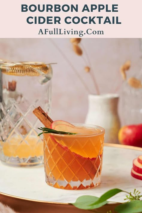 Caramel Cocktail, Apple Cider Cocktails, Garden Party Food, Food For Guests, Booze Board, Cider Cocktail Recipes, Bourbon Cider, Bourbon Apple Cider, Basic Cocktails