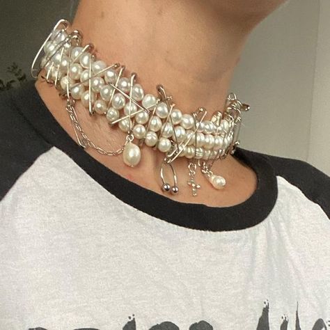 Mʏ Dᴇᴀʀᴇsᴛ Wᴏʀʟᴅ on Instagram: "@leigho0o is a vibe in the Vivienne Choker 🤍 DM to order for now lol🤍 #mydearestworld #choker #jewelry #pearlchoker #punkjewelry #punk #safetypins #pearls #slowjewelry #slowmade #slowfashion" Pearl Earrings Outfit, Concert Jewelry, Maria Core, Punk Choker, Punk Pirate, Punk Accessories, Punk Aesthetic, Gemstone Choker, Jewelry Wardrobe