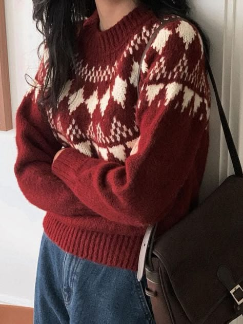 Korean Christmas outfit: fun sweater Christmas Outfits Aesthetic Casual, Subtle Christmas Outfit, Aesthetic Christmas Sweater, Korean Christmas Outfit, Christmas Sweater Aesthetic, Christmas Outfits Aesthetic, Korean Christmas, Christmas Outfit Aesthetic, Cozy Christmas Outfit