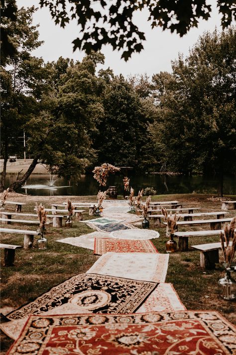 Simple Boho Outdoor Wedding, Rug Ceremony Aisle, Boho Wedding Ceremony Seating, Boho Carpet Wedding Aisle, Wedding Road Decoration, Turkish Rug Wedding Aisle, Aisle Rug Wedding, Outdoor Wedding Rug Aisle, Outdoor Wedding With Rugs