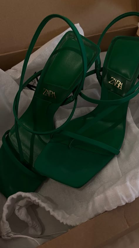 Heels Aesthetic Green, Zara Heels Aesthetic, Zara Heels 2023, Prom Shoes Green, Zara Green Heels, Green Heels Aesthetic, Green Sandals Heels, Zara Summer 2023, Birthday Heels