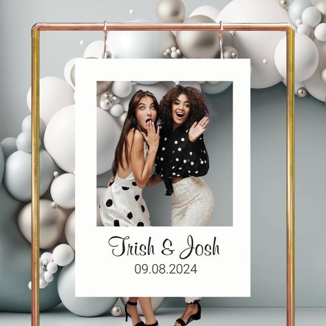 Polaroid Frame For Photo Booth, Giant Frame Photo Booth, Frame Props For Pictures, Frame For Pictures Photo Booths, Photographer Pop Up Booth, Diy Photo Prop Frame, Polaroid Photo Backdrop, Diy Selfie Frame Photo Booths, Picture Frame Photo Prop