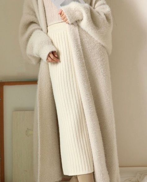 SEEN ON HER®️ (@seenonher_) • Instagram photos and videos Long White Cardigan, Gilet Long, Knitting Women Cardigan, Cardigan Sweater Coat, Cardigan Long, Winter Outfits Women, Winter Clothes, Cashmere Cardigan, Knitting Women