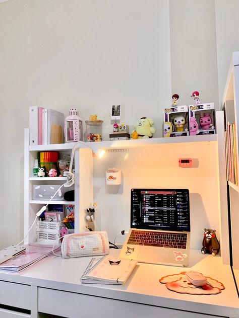 Study Table Setup Aesthetic, Study Table Setup Ideas, Teenage Desk Ideas Study Areas, Aethstetic Desk Ideas, Ikea Desk Inspiration, Aesthetic Desk With Shelves, Diy Desk Makeover Ideas, Study Desk Ideas Bedroom, Big Desk Aesthetic