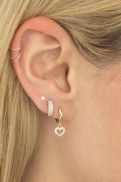 2 Ear Piercings, Double Lobe Piercing, Minimalist Ear Piercings, Unique Ear Piercings, Double Ear Piercings, Ear Piercing Studs, Ear Lobe Piercings, Earrings Piercings, Ear Piercings Helix