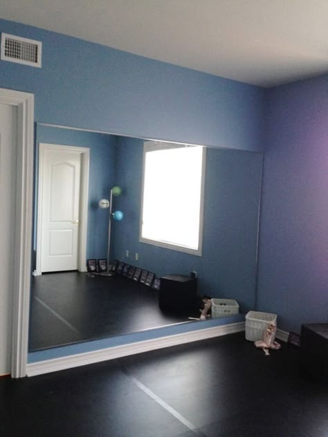 Dance Studio Room Ideas, Dance Studio In Bedroom, Dance Mirror In Bedroom, Dance Room Aesthetic In House, Dance Bedroom Aesthetic, Bedroom Dance Studio, Dance Studio Bedroom, Dance Studio Decorations, Dance Room Mirror