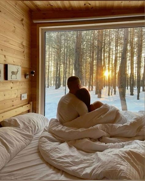 Romantic Cabin Getaway, Split Personalities, Friends Aesthetics, Paris Room Decor, Honeymoon House, Getaway House, Cabin Vibes, Cabin Trip, Cabin Aesthetic