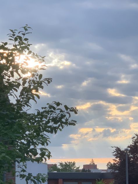 Afternoon Sky Photography, Morning Sky Instagram Story, Morning Sky Photography, Morning Cloudy Sky, Morning Sky Aesthetic, Cloudy Sky Aesthetic, Cloudy Morning, Sky Car, Rainy Sky