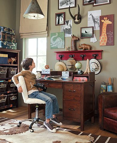 Can't stop thinking about this room -- so cute, love the horns on the wall Art Above Desk, Kids Study Room Ideas, Explorer Bedroom, Science Bedroom, Street Bedroom, Safari Bedroom, Adventure Room, Camp Cabin, Safari Room