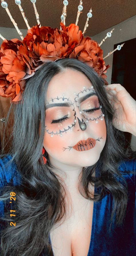 Easy Diy Day Of The Dead Makeup, Basic Day Of The Dead Makeup, Day If The Dead Makeup Easy, Day Of The Dead Makeup Easy Simple, Easy Day Of The Dead Outfit, Halloween Ordurves, Dead Of The Dead Makeup, Day Of The Dead Makeup Simple, Day Of The Dead Headpiece Diy