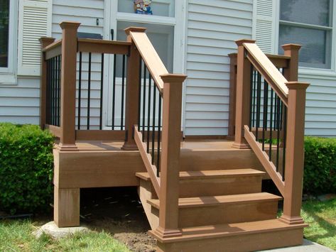 Getting access to your mobile home reliably and safely is perhaps the most important function of the steps that lead up to your entry way. This guide will... #steps #stairs Landscape Development, Porch Handrails, Porch Railing Designs, Front Porch Deck, Veranda Design, Front Porch Railings, Porch Stairs, Front Porch Steps, Porch Design Ideas