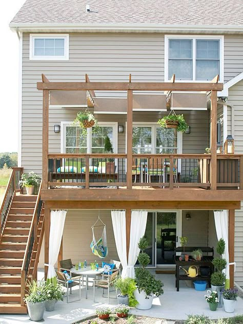 What an amazing space! Get more outdoor decorating ideas here: http://www.bhg.com/home-improvement/porch/outdoor-rooms/outdoor-room-decor/ Second Story Deck Ideas, Terrasse Med Tak, Outdoor Room Decor, Design Per Patio, Second Story Deck, Deck Privacy, Pool Outdoor, Small Deck, Ideas Backyard