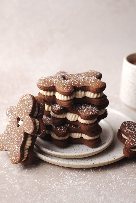 Gingerbread Sandwich Cookies, Christmas Cookie Box, Xmas Cookies, Cookie Box, Christmas Cooking, Sandwich Cookies, Cookies Recipes Christmas, Baking Ideas, A Cup Of Coffee