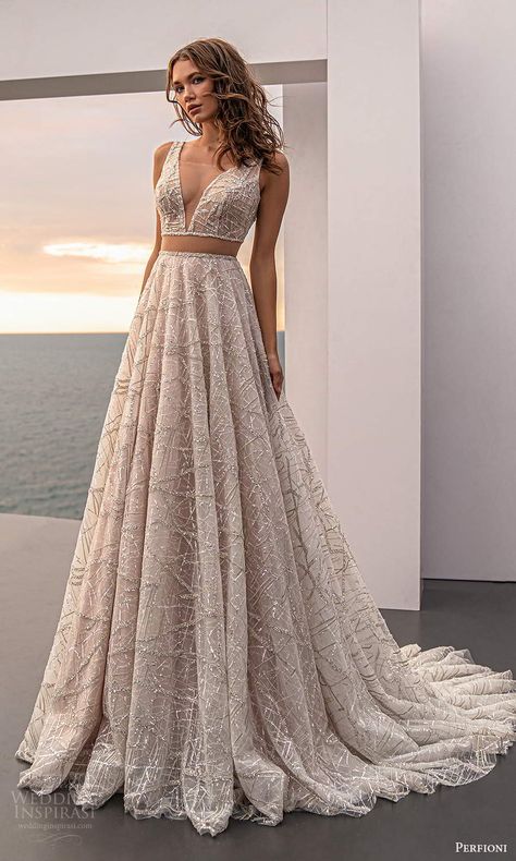 A Line Ball Gown, Dress Lehenga, Simple Lehenga, Latest Bridal Lehenga, Trendy Outfits Indian, Indian Outfits Lehenga, Wedding Lehenga Designs, Lehenga Designs Simple, Indian Bride Outfits