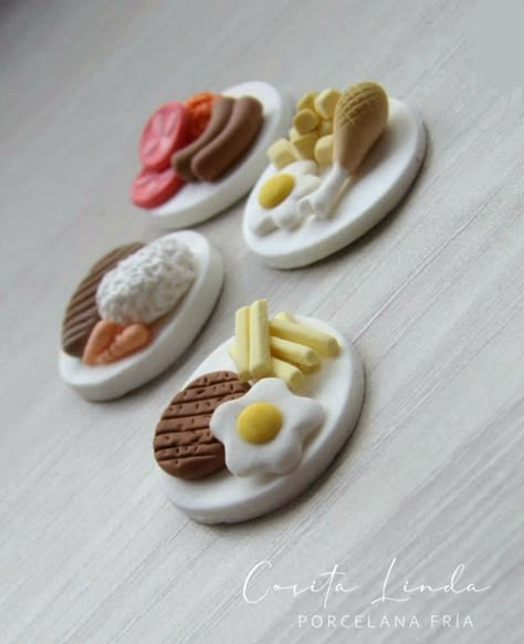 Cute Clay Food Easy, Useful Clay Art, Mini Foods Clay Easy, Polymer Clay Ideas Food, Mini Food Clay Tutorials, Polymer Clay Crafts Food, Mini Food Clay Diy, Food Made Out Of Clay, Food Clay Ideas