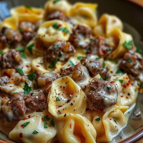 Cheesesteak Tortellini, Pasta With Meat, Tortellini Recipes, Tortellini Pasta, Alfredo Sauce Recipe, Philly Cheesesteak, Cheese Tortellini, Meals Recipes, Provolone