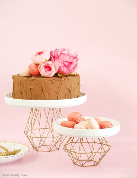 Homemade Cake Stands, Cake Stand Ideas, Geometric Cake, Diy Cake Stand, Metal Cake Stand, Cake And Cupcake Stand, Wedding Cake Stands, Dessert Stand, Stand Ideas