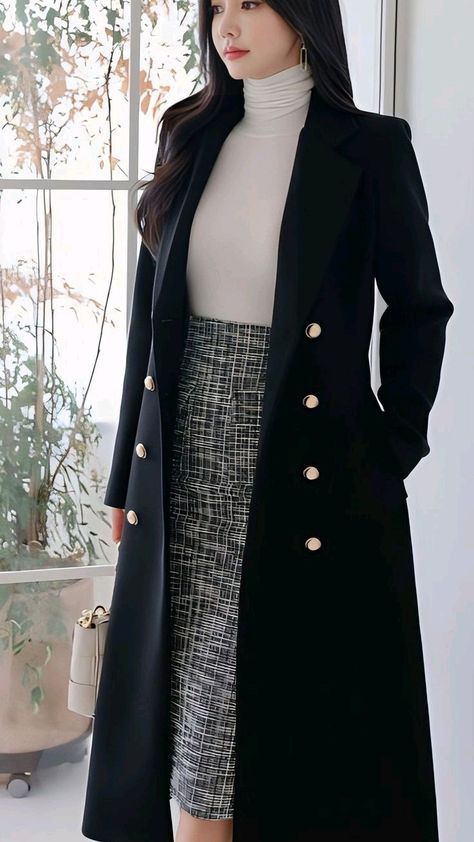 Long Coats For Women Classy, Women Coat Outfit, Coat Outfit Ideas, Feminine Wardrobe, Coat Outfit, Women Coat, Fashion Mistakes, Coat Outfits, Style Mistakes