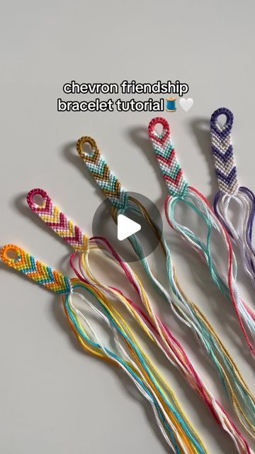 Flat Woven Bracelet Diy, Bracelet Braiding Tutorial, Cool Easy Bracelets To Make, Woven Bracelets Tutorial How To Make, V Bracelet Pattern, How To Make Friendship Bracelets Easy Step By Step Simple, Friendship Bracelet Patterns For Guys, Friendship Bracelets Bookmark, How To Make Chevron Bracelets