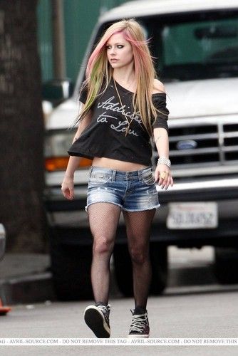 2000s Avril Lavigne, Avril Lavigne Concert, Avril Lavigne Outfits, Jade West Style, 2000s Outfit Ideas, 2010 Outfits, Demi Lovato Hair, Avril Lavigne Goodbye Lullaby, Avril Lavingne