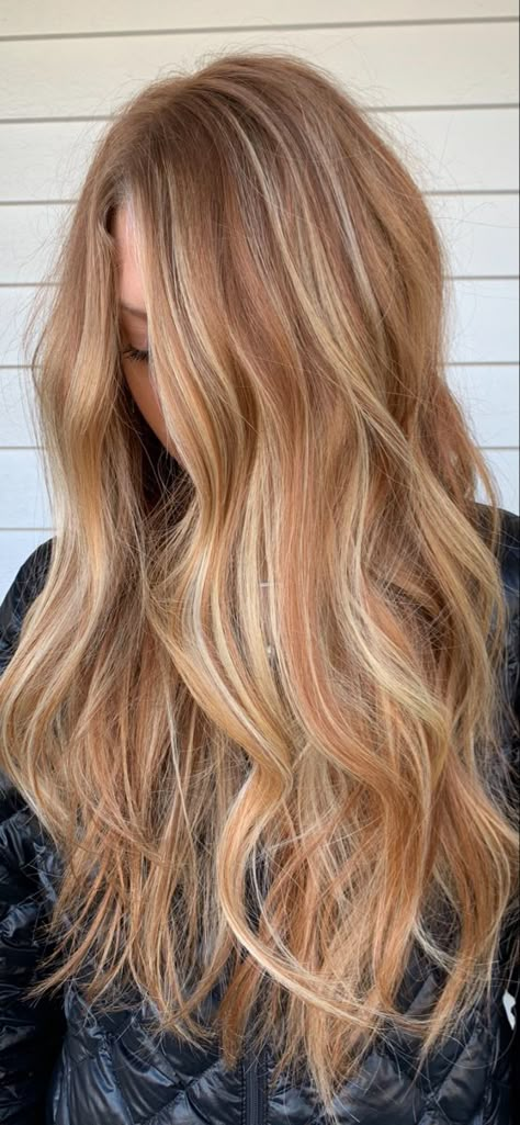 Red Hair With Strawberry Blonde Balayage, Red To Blonde Process, Sunburn Auburn Hair, Fall Blonde Red Hair Color, Strawberry Blonde Hair Grown Out, Blonde Balayage With Strawberry Blonde, Light Brown With Strawberry Highlights, Bronze Strawberry Blonde, Strawberry Blonde Brown Balayage