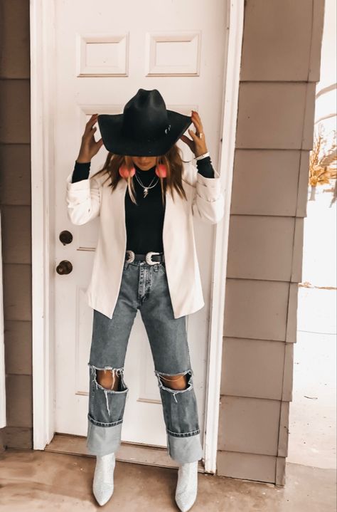 Dress Up Country Outfits, Steven Tyler Inspired Outfit, Outfit With A Blazer, Go Western Day Outfit Women, Basic Nashville Outfits, Mid Size Rodeo Outfit, 2023 Nfr Outfits, 2023 Nfr Fashion, Three Doors Down Concert Outfit