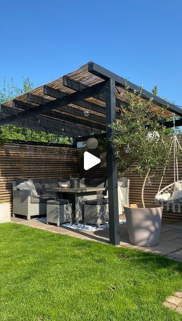 Small Urban Garden Design, Bbq House, Small Urban Garden, Urban Garden Design, Pergola Design, Pergola Ideas, Patio Garden Design, Small Backyard Patio, Diy Pergola