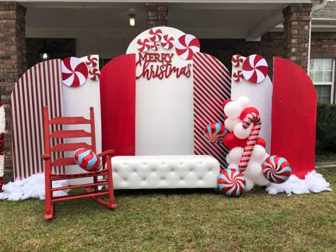 Christmas Decor Ideas For Event, Santas Chair For Pictures, Christmas Santas Workshop Decorations, Life Size Christmas Village, Santa Picture Backdrop Ideas, Diy Christmas Float Ideas, Christmas Selfie Station, Christmas Backdrops For Photos, Christmas Photo Op