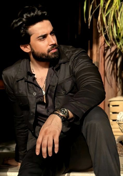 Bilal Abbas Khan Ishq Murshad, Khan Dp, Ishq Murshid, Whatsapp Funny Pictures, Pakistani Men, Bilal Abbas Khan, One Word Instagram Captions, Bilal Abbas, Pakistani Actors