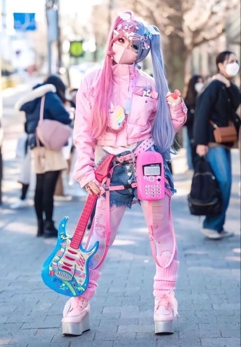 Decora Fashion Art, Japanese Pastel Fashion, Japanese Fashion Colorful, Cyberpop Aesthetic Outfit, Harajuku Poses, Decora Japanese Fashion, Harajuku Outfits Aesthetic, Pastel Cyberpunk Fashion, Casual Decora Fashion