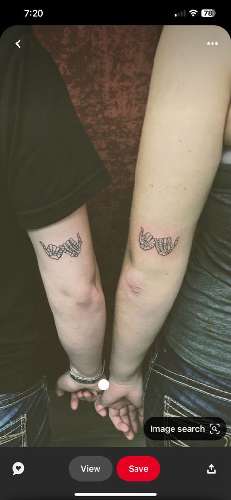 Skull Hands Pinky Promise Tattoo, Sister Tattoos Skeleton, Matching Tattoos For Best Friends Skeleton, Skeleton Promise Tattoo, Matching Couple Tattoos Skeleton, Matching Skeleton Hand Tattoos, Couple Friday 13 Tattoo, Skeleton Hand Couple Tattoo, Couple Halloween Tattoo Ideas