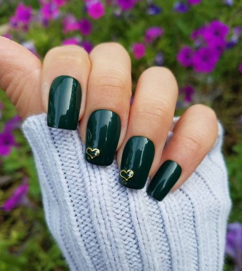 Emerald Green With the Golden Heart Fake Nails Press on - Etsy Green Biab Nails, Forest Green And Gold Nails, Nails With Hearts, Nails Grunge, Nails Acrylic Almond, Biab Nails, Faux Nails, Nails Round, Emerald Nails