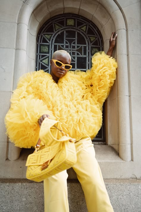 Yellow Fashion Editorial, Monochrome Yellow Outfit, Muted Yellow Outfit, Yellow Performance Outfit, Yellow Outfit Photoshoot, Outfit Jaune, Yellow Sunglasses Outfit, Yellow Winter Outfits, Yellow Aesthetic Fashion