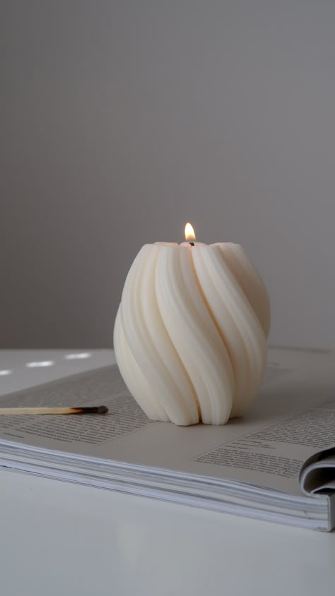 Candle Decoration Ideas, Sell Candles, Diy Spa Day, White Candle Holders, Aesthetic Candle, Dessert Candles, Candles Photography, Modern Candles, Aesthetic Candles