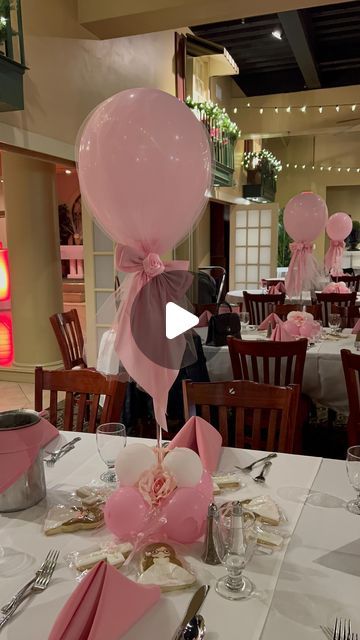 Balloon Table Centerpieces Diy Wedding, Ballon Centerpieces Simple, Balloon Table Centerpieces, Baby Shower Table Centerpieces, Party Balloons Diy, Minnie Mouse Birthday Decorations, Balloon Centerpiece, Table Centerpieces Diy, Baby Shower Deco