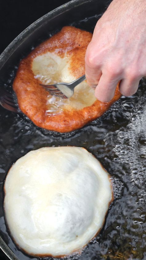 Frybread Navajo, Yeast Fry Bread Recipe, Fried Bread Recipes, Navajo Food, Native American Fry Bread Recipe, Taco Bread, Navajo Taco, Fried Dough Recipes, Pan Fried Bread