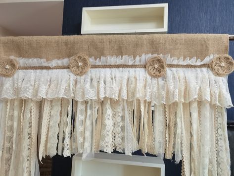 Lace Bedroom, Lace Window Treatments, Rustic Window Treatments, Burlap Kitchen, Roses Decor, Romantic Kitchen, Burlap Valance, Chic Curtains, Antlers Decor