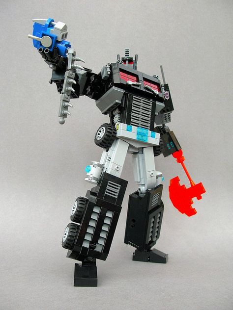 Past his prime | The Brothers Brick | LEGO Blog Nemesis Prime, Brick Lego, Lego Bots, Lego Transformers, Lego Mechs, Amazing Lego Creations, Lego Robot, Lego Craft, Lego Creative