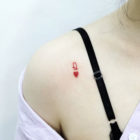 Queen Of Hearts Tattoo, Unique Tattoos Black Women, Tattoos Masculinas, Tattoos Black Women, Meaningful Tattoos For Women, Tattoo Cover Up Ideas, Small Girl Tattoos, Red Ink Tattoos, Heart Tattoo Designs