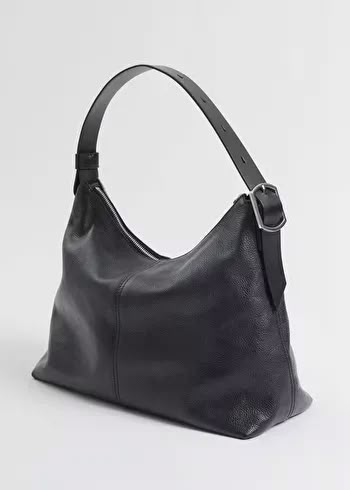 Curved Leather Shoulder Bag - Black - Shoulderbags - & Other Stories US Uni Bag, Wardrobe Aesthetic, Vintage Parisian, Dream Bag, Oversized Bag, Style 2023, Pocket With Zipper, Katie Holmes, Pretty Bags