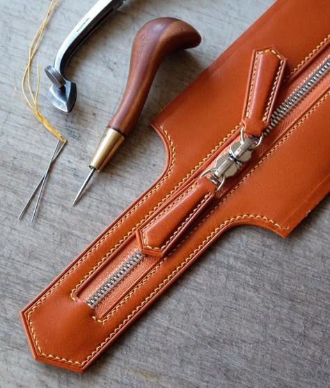 Make Unique Leather Goods One Detail at a Time Leather Tutorial, Leather Bag Pattern, Leather Workshop, Sewing Leather, Leather Projects, Leather Gifts, Leather Bags Handmade, Leather Diy, Leather Zipper