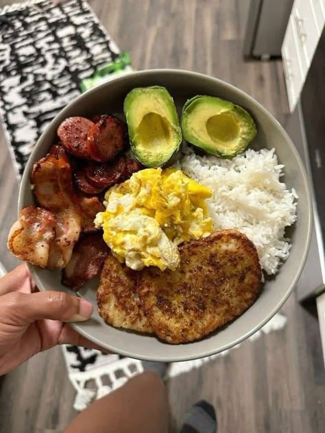 Breakfast Full Of Protein, Breakfast Bowls Ideas, High Carb Breakfast Ideas, Gym Food Ideas, Model Breakfast Ideas, Protein Full Meals, Big Healthy Breakfast, Protein Based Breakfast, Easy High Protein Meals Breakfast