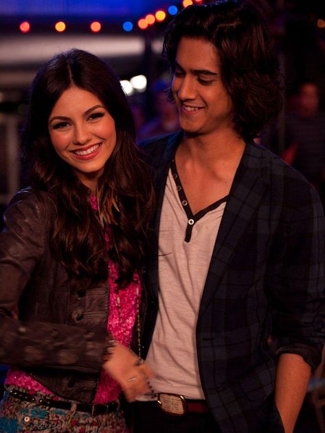 Tori And Beck, Victorious Tori, Victoria Justice Victorious, Victorious Nickelodeon, Icarly And Victorious, Beck Oliver, Victorious Cast, Tori Vega, Sam And Cat