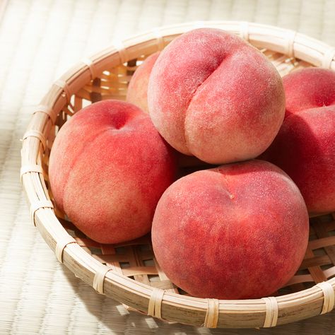 Benefits Of Peaches, Calm Nervous System, Eating Dates, Roku Gin, Best Fruits For Diabetics, Fruit Facts, Fruit For Diabetics, White Peaches, Juice Label