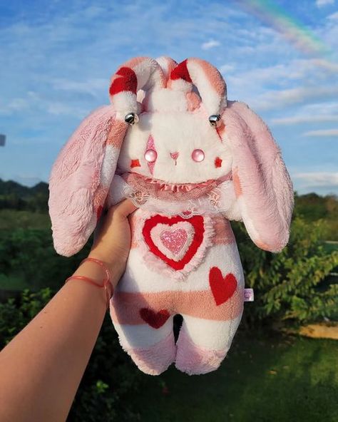 Diy Embroidery Crafts, Crafting Recipes, Doll Plushies, Cute Clown, Handmade Plushies, Circus Clown, Kawaii Plush, Kawaii Plushies, The Circus