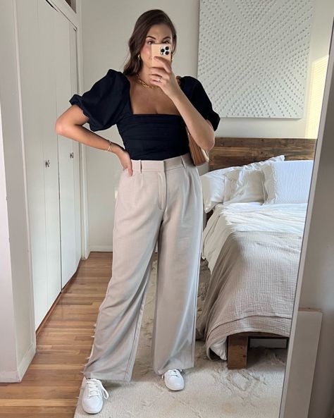 Trousers Outfit Crop Top, Puff Crop Top Outfit, Puff Top Outfit Ideas, Crop Top And Trousers Outfit, Puff Sleeve Shirt Outfit, Puff Sleeve Crop Top Outfit, Black Puff Sleeve Top Outfit, Tailored Trousers Outfit, Abercrombie Trousers